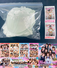 「【8K VR】3年H組ハーレム美少女祭り！ 全員と生中出し放題SP学園祭！」の撮影で那賀崎ゆきねさんが使用したブラジャー＋パンティ＋チェキ (UNISHO-URVRSP-492-10)